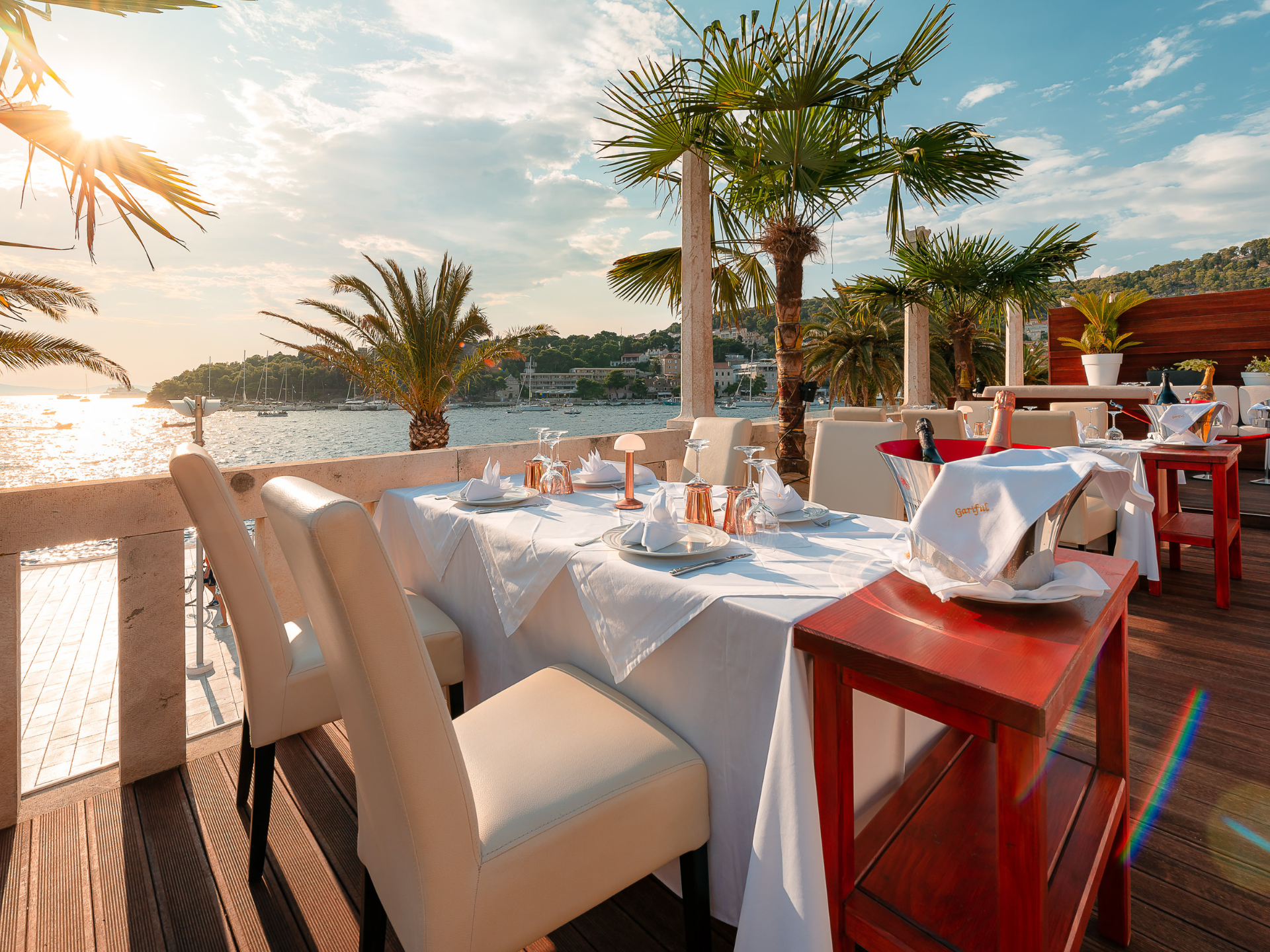 Gariful, which means ‘Carnation’ in the local dialect, is situated on the promenade, overlooking the luxurious superyachts in the port.